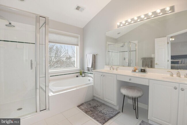 Building Photo - 47675 Loweland Terrace