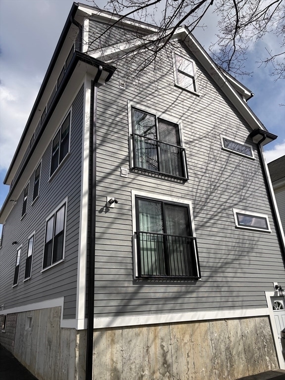 Building Photo - 76 Turner St