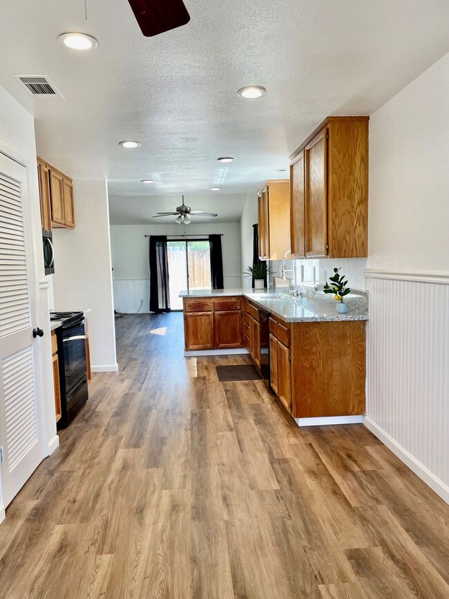 Building Photo - Gorgeous!