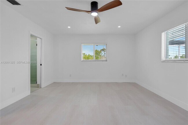 Building Photo - 9125 SE Karin St