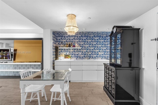 Building Photo - 1100 West Ave