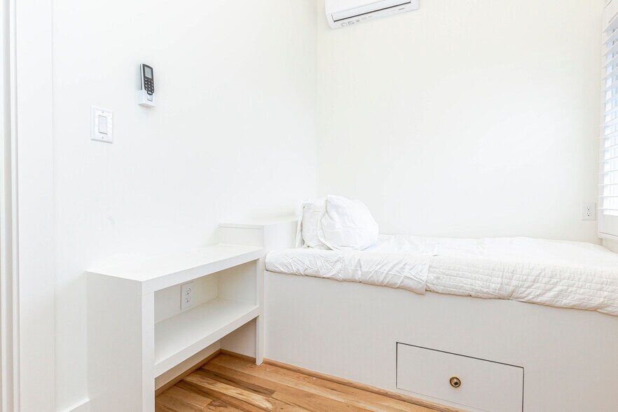 Building Photo - 2213 Belmont Blvd