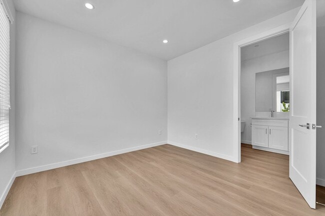 Building Photo - Modern Brand new 5-Bedroom Home for Lease ...
