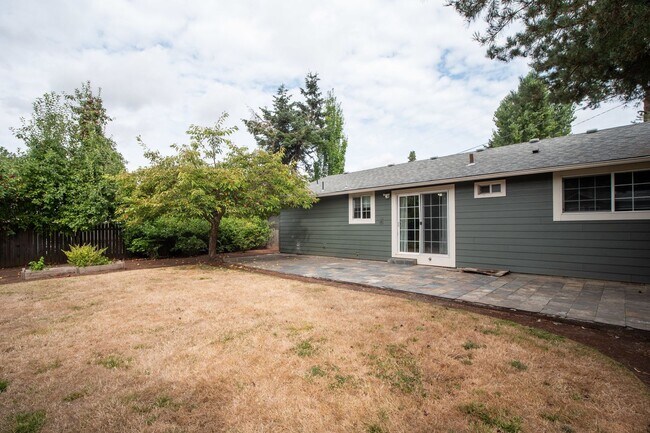 Building Photo - 956 NW Donelson St