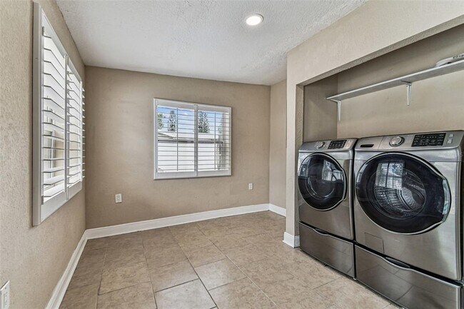 Building Photo - 2580 Granada Cir W