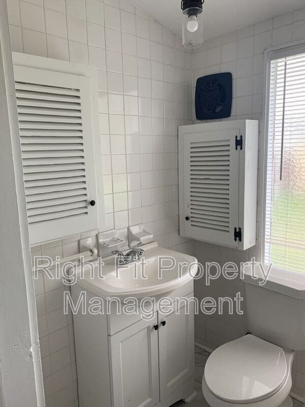 Building Photo - 2012 6th Ave