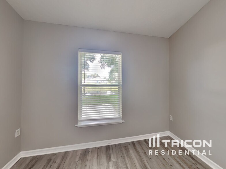 Building Photo - 262 King Arthur Ct