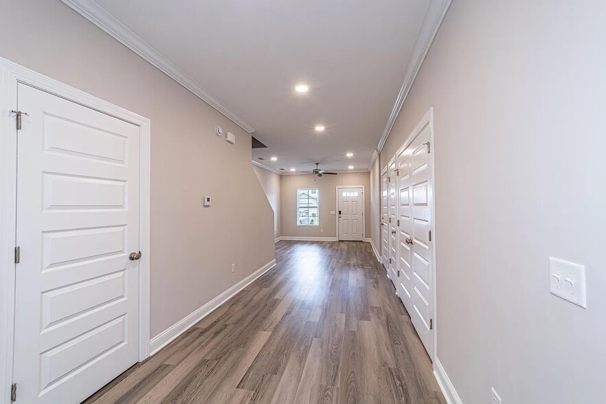 Building Photo - 133 Promenade Pl