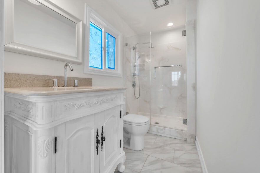 Building Photo - 80 Corona St