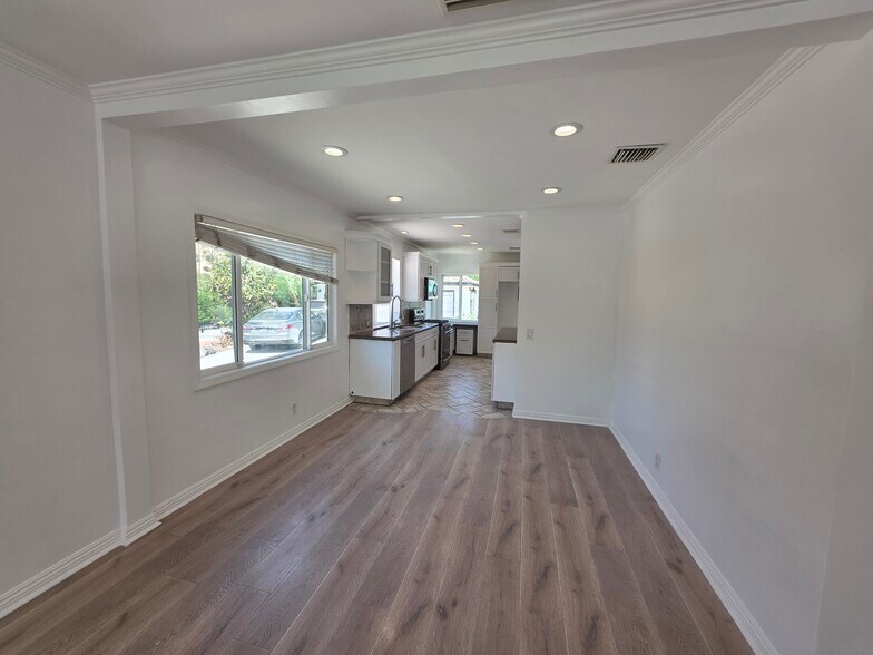 Building Photo - 9805 La Tuna Canyon Rd