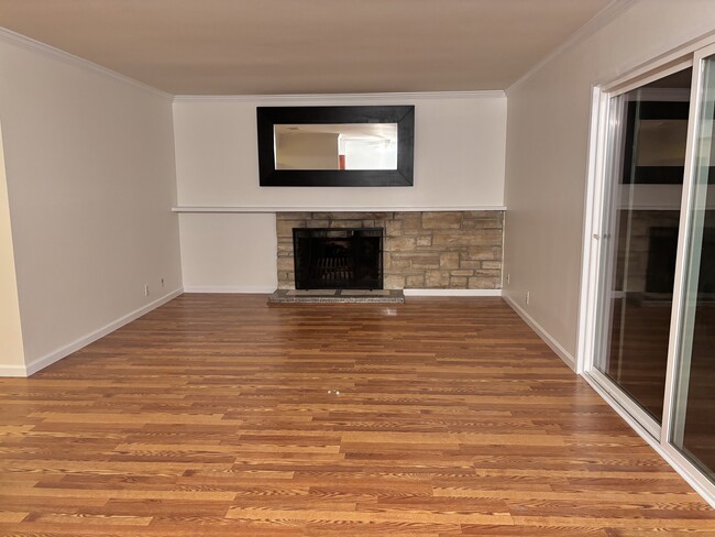 Living Room - 1554 Lago St