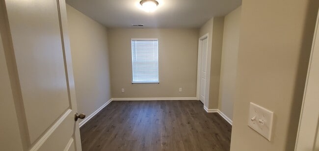 Building Photo - 409 Carol Dr