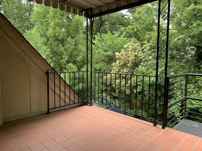 Building Photo - 811 Bromley Rd