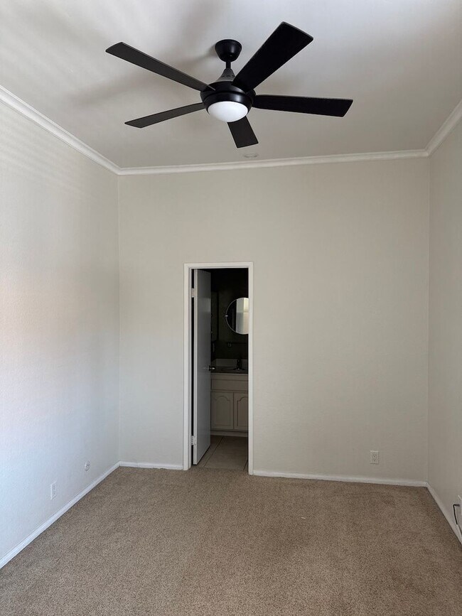 Building Photo - 2 BR/2BA Kensington Condominium with Garage
