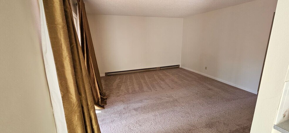 Building Photo - 4480 SW 96th Ave