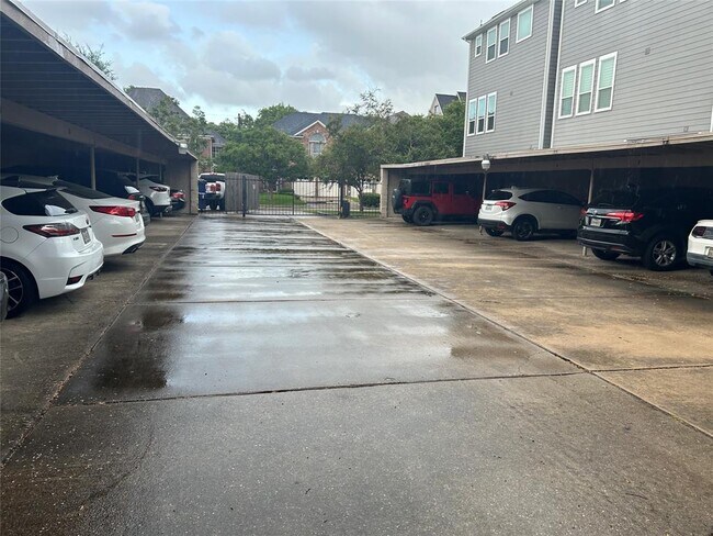 Building Photo - 4020 Blue Bonnet Blvd