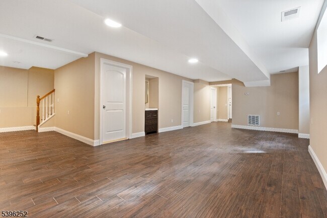 Building Photo - 57 Elm St