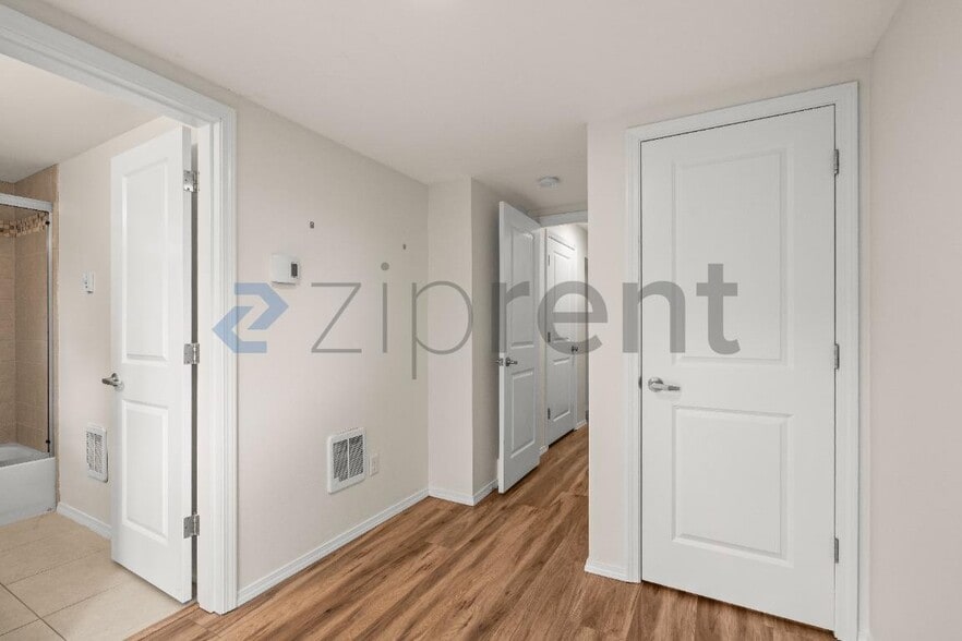 Building Photo - Unit A