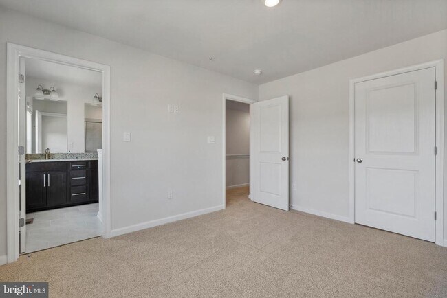 Building Photo - 16649 Green Glade Dr