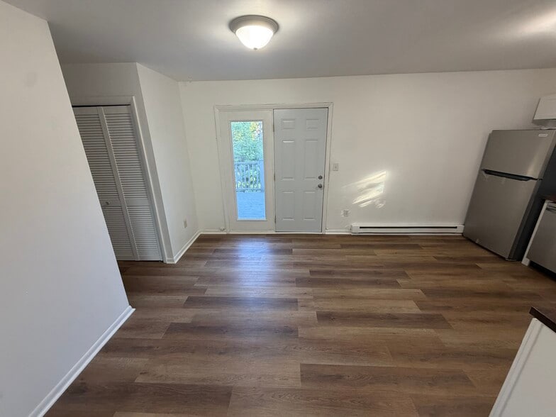 Building Photo - 10 Marlyn Dr