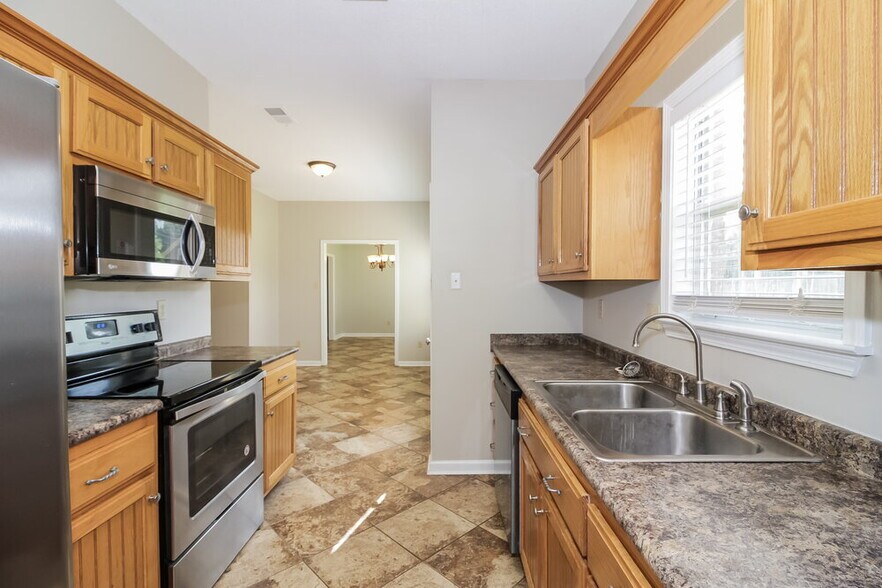 Building Photo - 15 Austin Cir