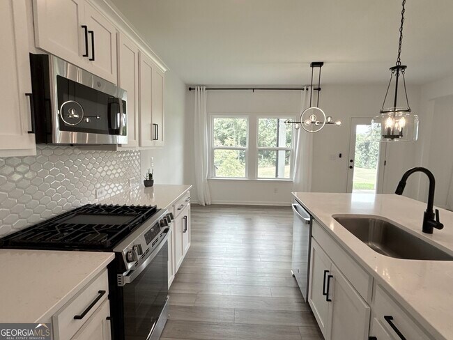 Building Photo - 207 Foxhill Dr