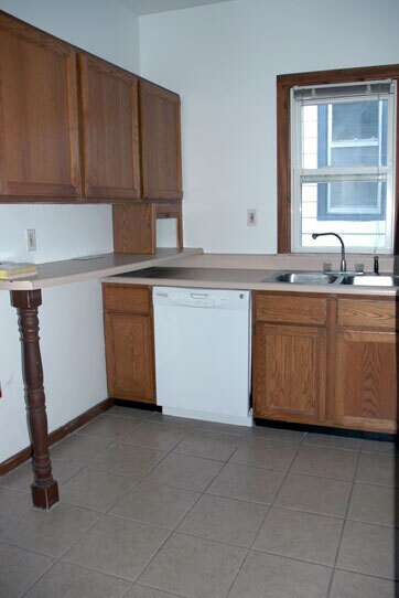 Building Photo - 1115 E Burlington St