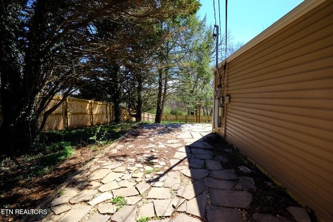 Building Photo - 548 Murray Rd NW