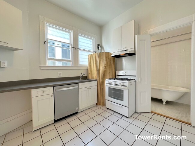 Building Photo - 38A Sharon St