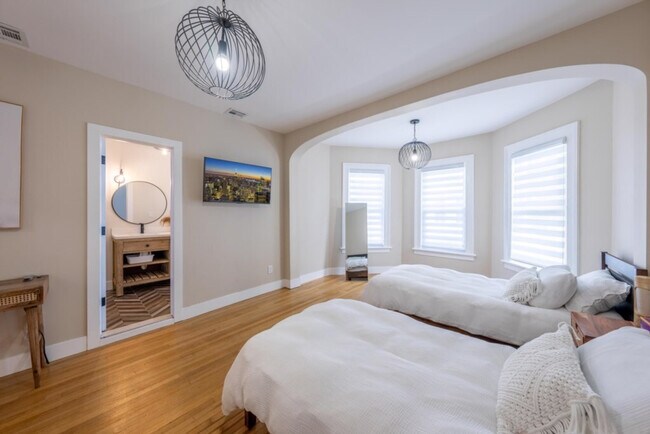 Building Photo - 139 W 4th Ave