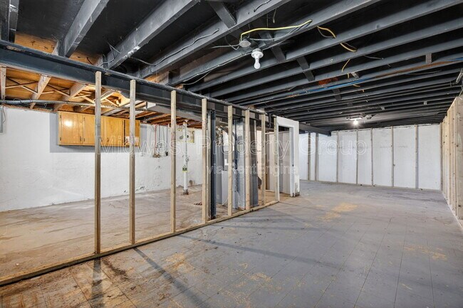 Building Photo - 257 Glen Garry Rd