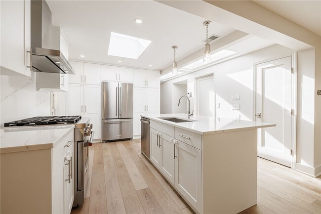 Building Photo - 1397 East Ave