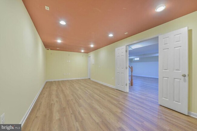 Building Photo - 730 Emerald Hill Dr NE