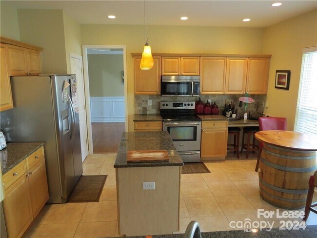 Building Photo - 1003 Basin Ct