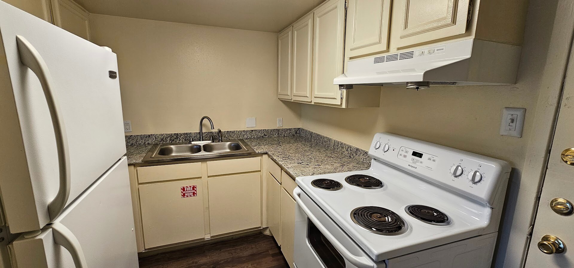 T2 Kitchen - University Square Apartments