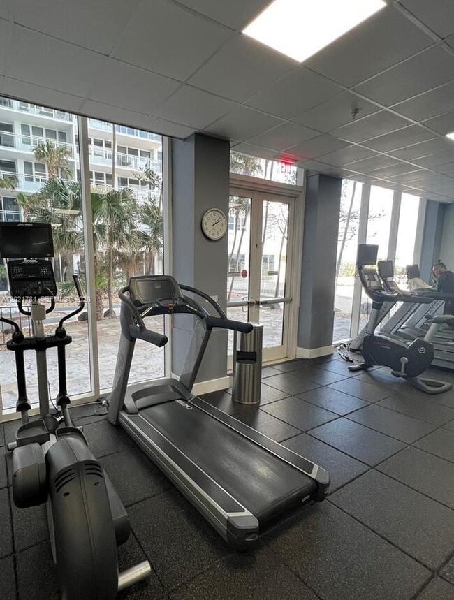 Building Photo - 2030 S Ocean Dr
