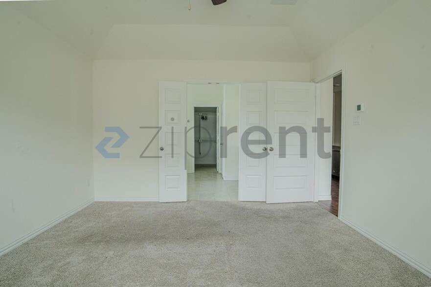 Building Photo - Unit
