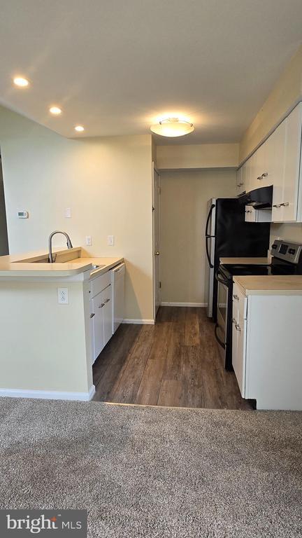 Building Photo - 208 Foxmeadow Dr
