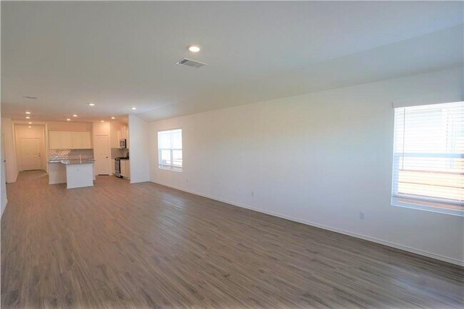 Building Photo - 330 Rioja