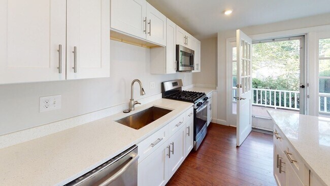 Building Photo - 37 Walnut Pl