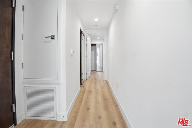 Building Photo - 1820 Prosser Ave