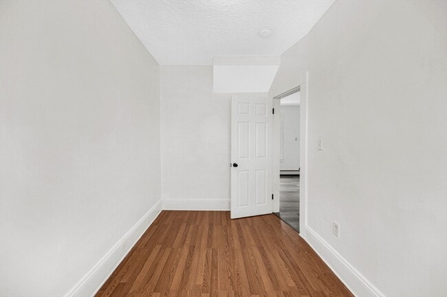 Building Photo - 220 Concord St