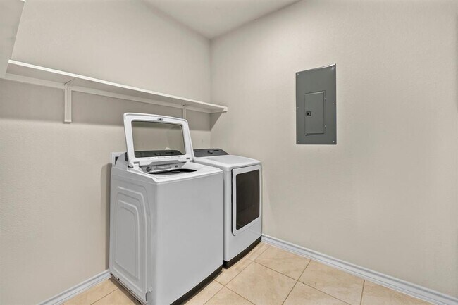 Building Photo - 1421 Itzel Bnd