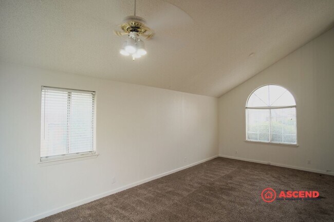 Building Photo - Beautiful 3 bedroom home in Northwest Bakersfield!!