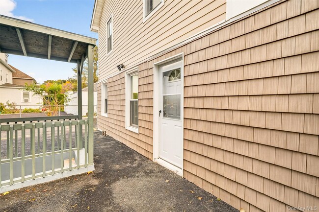 Primary Photo - 41 Saratoga Ave