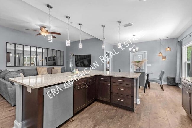 Building Photo - 2269 Tom St