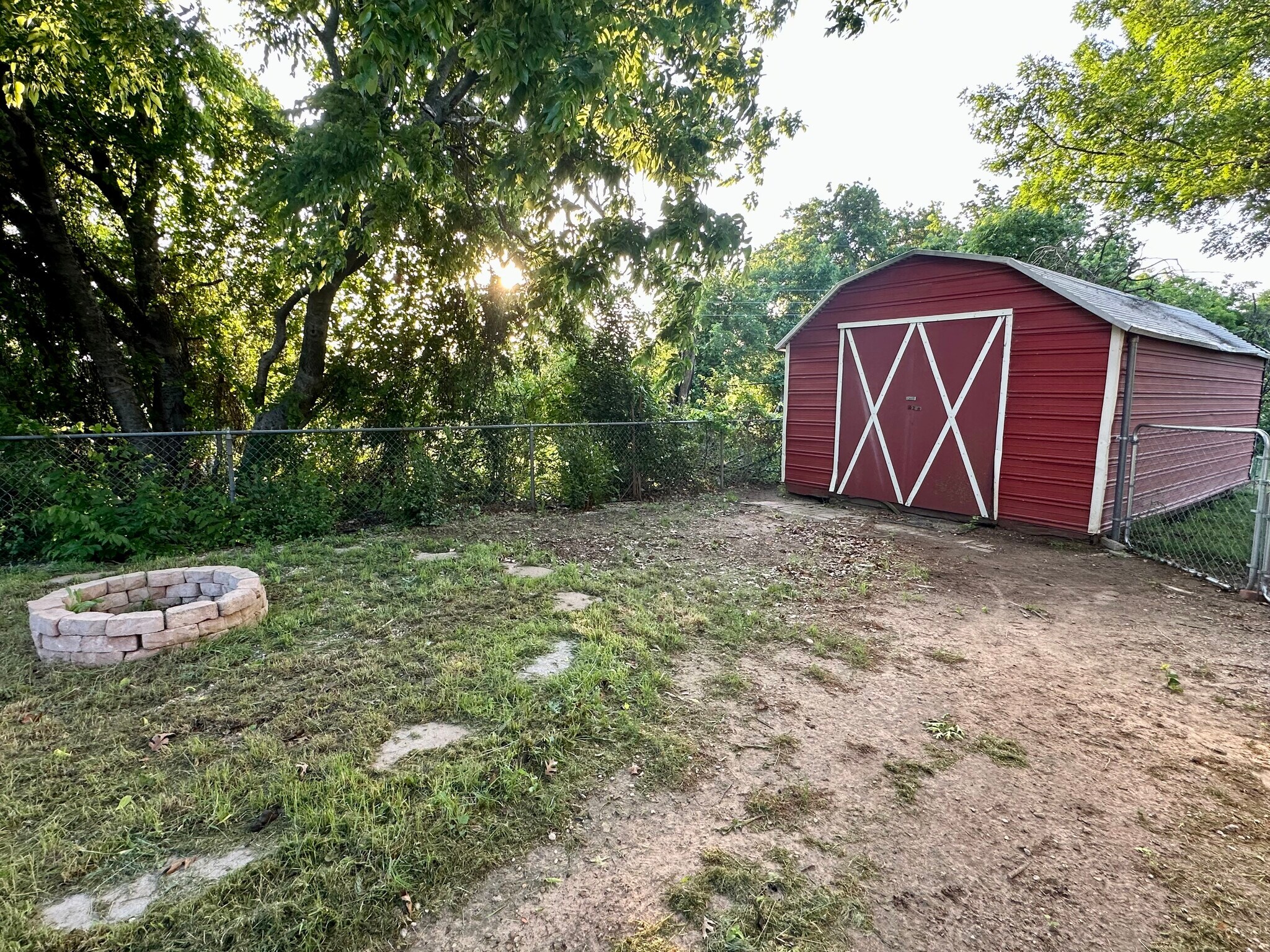 Building Photo - 1316 Eastview Dr