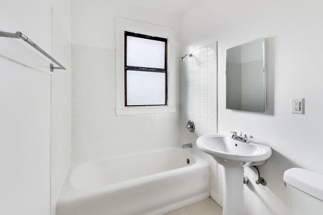 Interior Photo - 390 29th Avenue