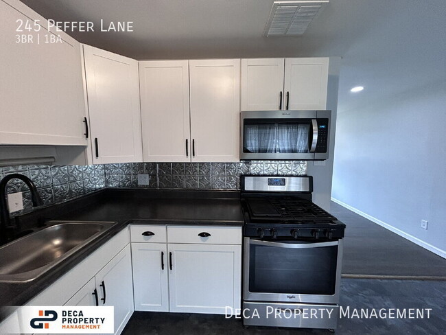 Building Photo - 245 Peffer Ln