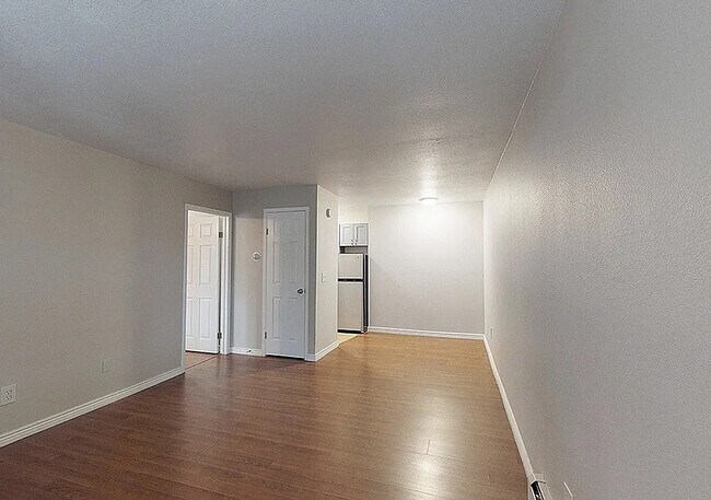 Building Photo - Apex 980